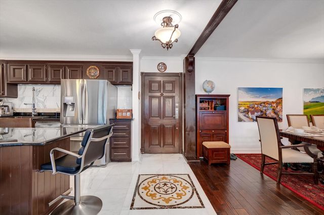 2224 S Piney Point Road 218, Houston, TX 77063