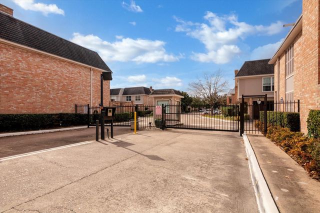 2224 S Piney Point Road 218, Houston, TX 77063