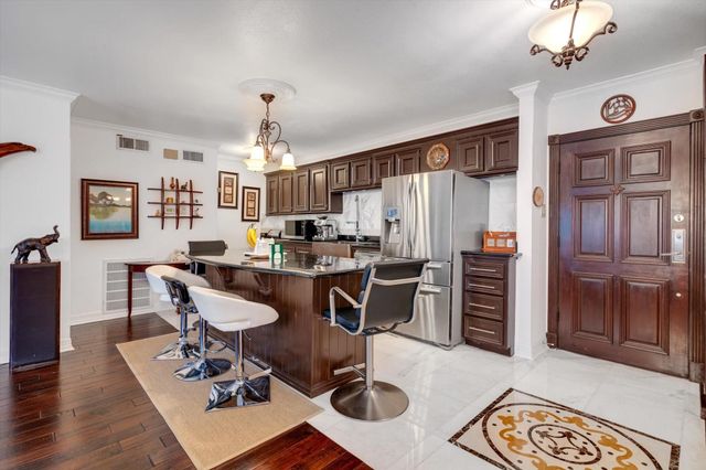 2224 S Piney Point Road 218, Houston, TX 77063