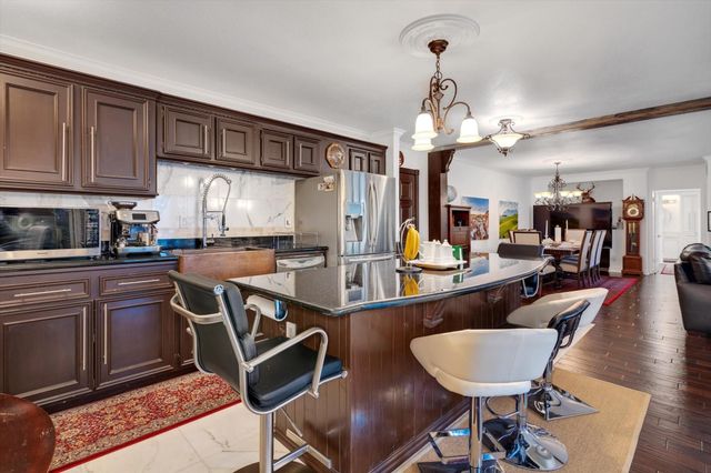 2224 S Piney Point Road 218, Houston, TX 77063