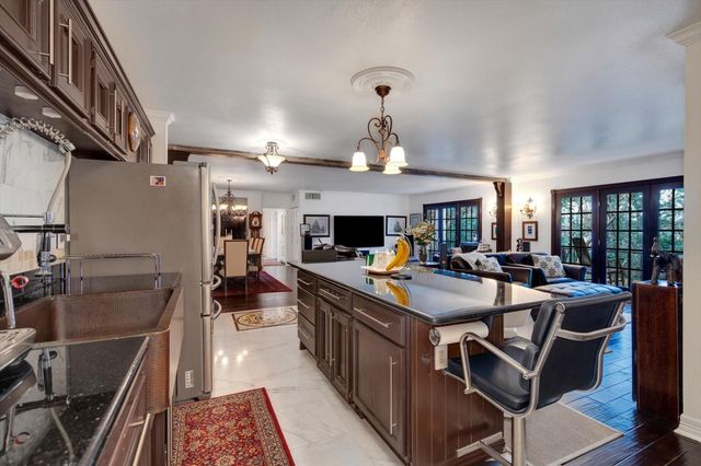 2224 S Piney Point Road 218, Houston, TX 77063