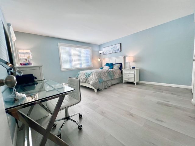 5 Woodcrest Ct 1, Weymouth, MA 02190