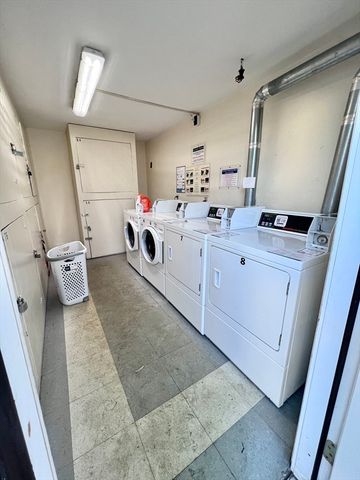 5 Woodcrest Ct 1, Weymouth, MA 02190