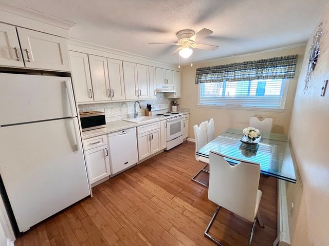 5 Woodcrest Ct 1, Weymouth, MA 02190