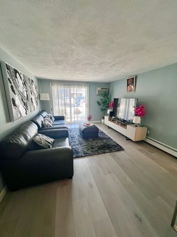 5 Woodcrest Ct 1, Weymouth, MA 02190