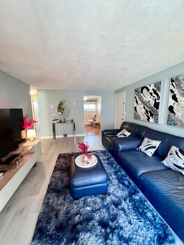 5 Woodcrest Ct 1, Weymouth, MA 02190