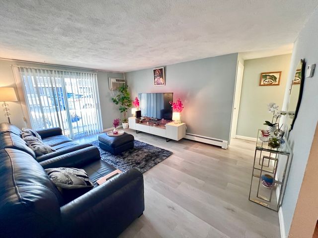 5 Woodcrest Ct 1, Weymouth, MA 02190