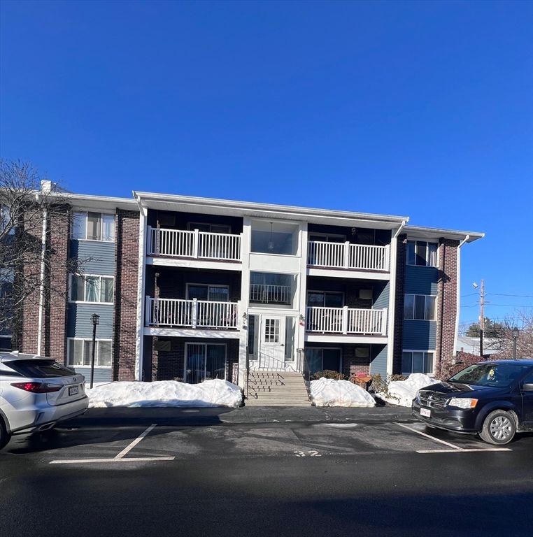 5 Woodcrest Ct 1, Weymouth, MA 02190