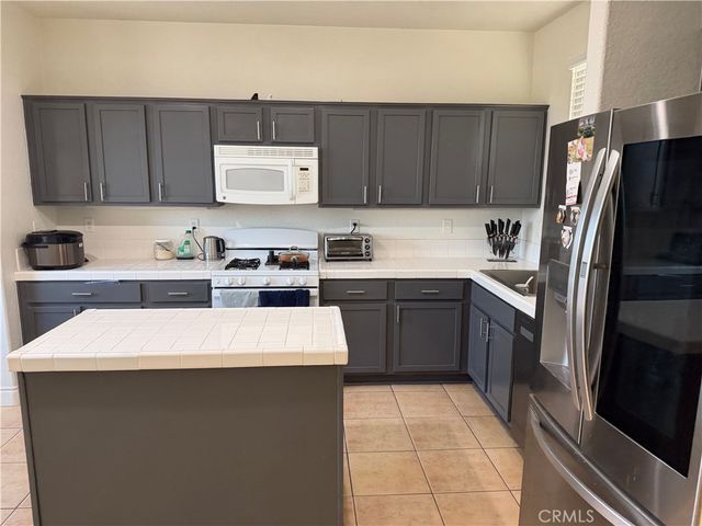 11767 Tara, Adelanto, CA 92301