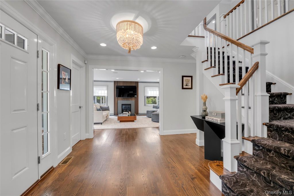 17 Colonial Road, Port Washington, NY 11050 — photo 3