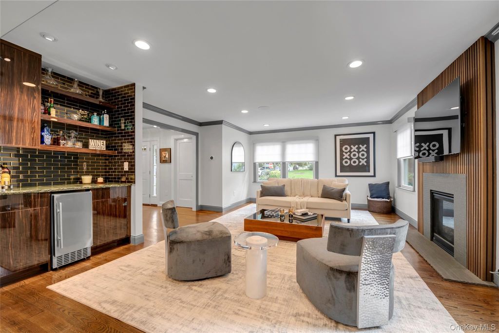 17 Colonial Road, Port Washington, NY 11050 — photo 5
