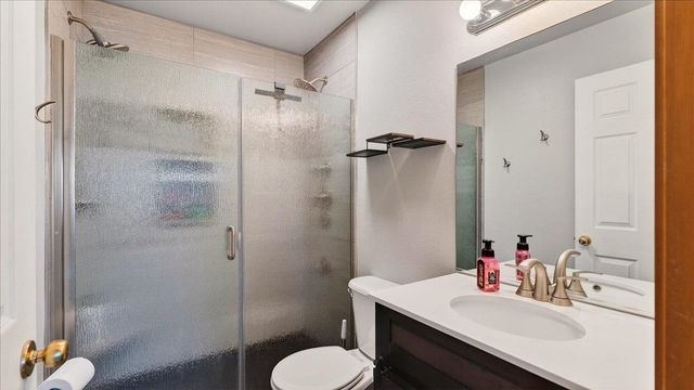 6825 N Oxford Dr, Spokane, WA 99208