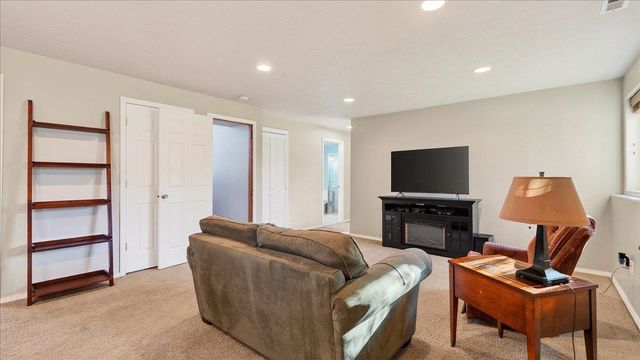 6825 N Oxford Dr, Spokane, WA 99208