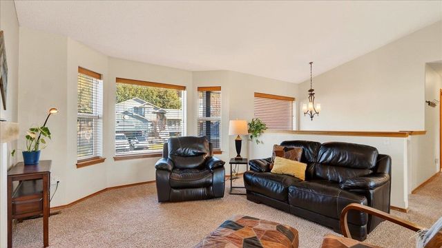 6825 N Oxford Dr, Spokane, WA 99208