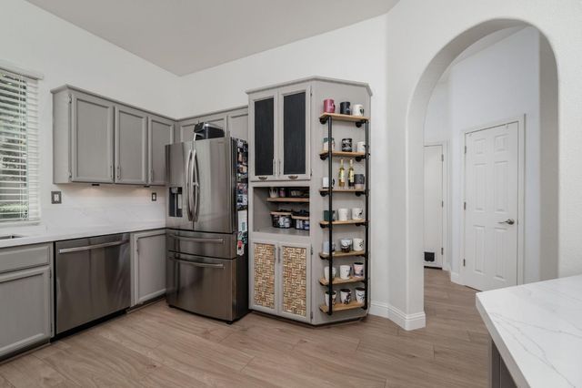 2847 Belle Fleur Way, Sacramento, CA 95833