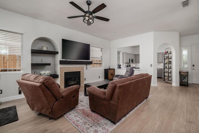 2847 Belle Fleur Way, Sacramento, CA 95833