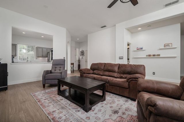 2847 Belle Fleur Way, Sacramento, CA 95833