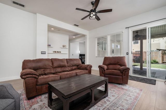2847 Belle Fleur Way, Sacramento, CA 95833
