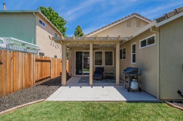 2847 Belle Fleur Way, Sacramento, CA 95833