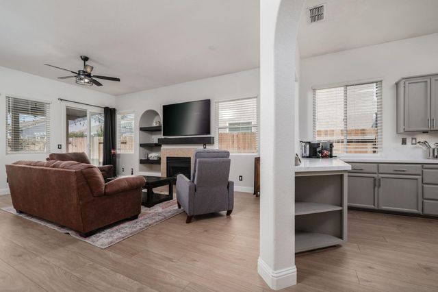 2847 Belle Fleur Way, Sacramento, CA 95833