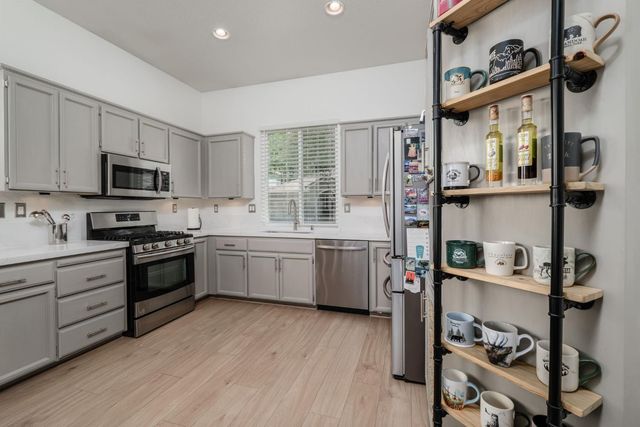 2847 Belle Fleur Way, Sacramento, CA 95833