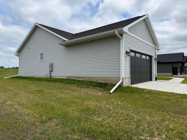 1513 Prairie Drive, Grundy Center, IA 50638