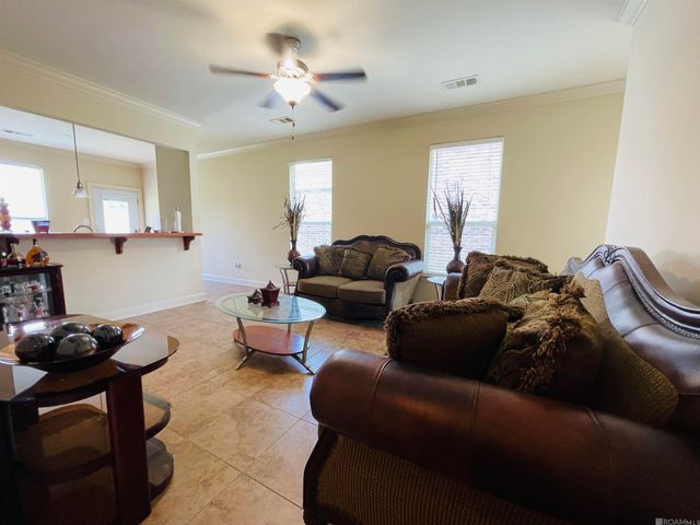 14053 Stonegate Dr, Baton Rouge, LA 70816