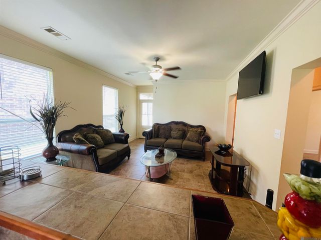 14053 Stonegate Dr, Baton Rouge, LA 70816