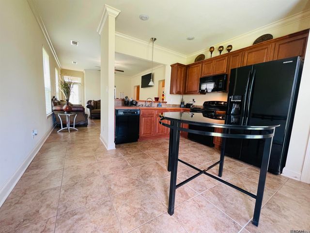 14053 Stonegate Dr, Baton Rouge, LA 70816