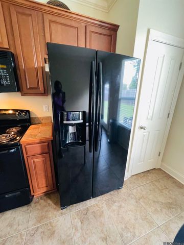 14053 Stonegate Dr, Baton Rouge, LA 70816