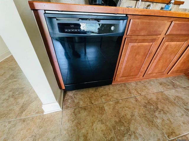 14053 Stonegate Dr, Baton Rouge, LA 70816