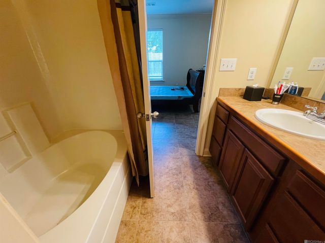 14053 Stonegate Dr, Baton Rouge, LA 70816