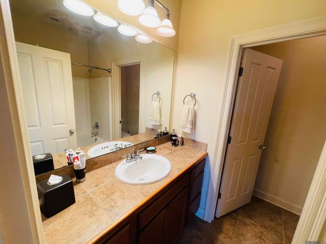 14053 Stonegate Dr, Baton Rouge, LA 70816