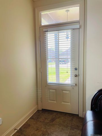 14053 Stonegate Dr, Baton Rouge, LA 70816