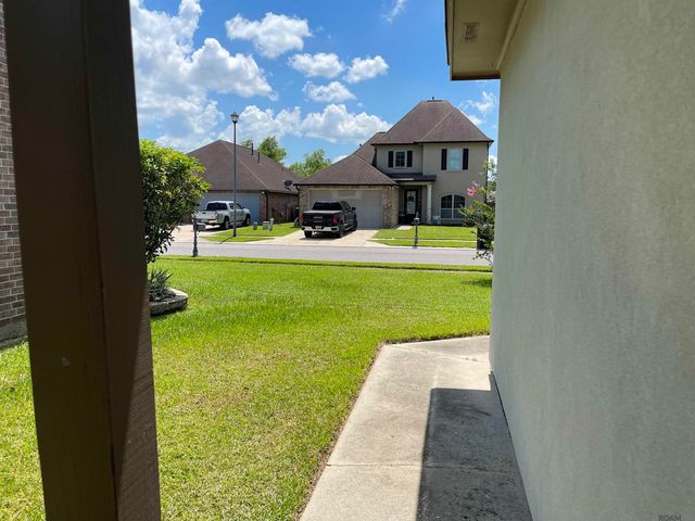 14053 Stonegate Dr, Baton Rouge, LA 70816