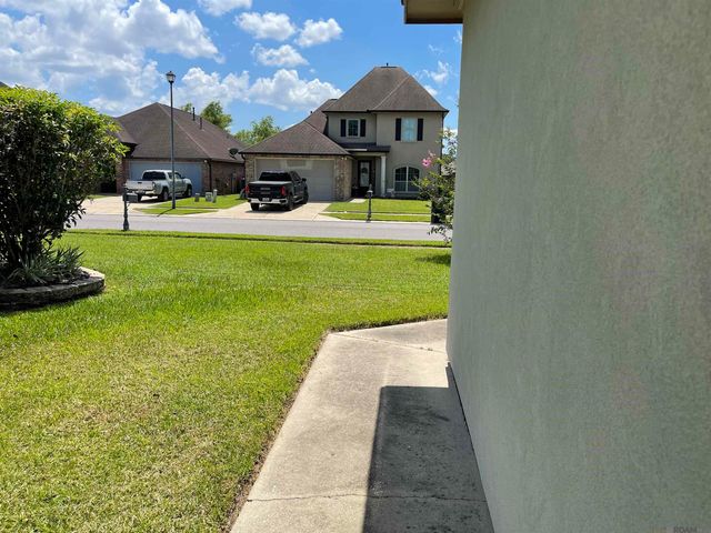 14053 Stonegate Dr, Baton Rouge, LA 70816