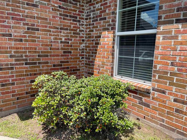 14053 Stonegate Dr, Baton Rouge, LA 70816