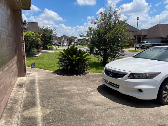 14053 Stonegate Dr, Baton Rouge, LA 70816