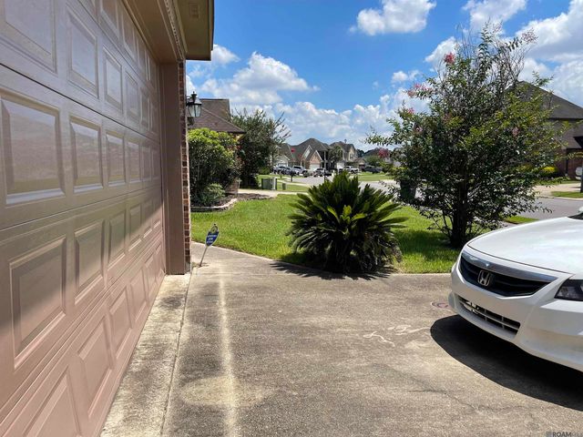 14053 Stonegate Dr, Baton Rouge, LA 70816