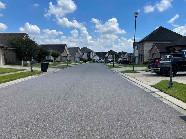 14053 Stonegate Dr, Baton Rouge, LA 70816