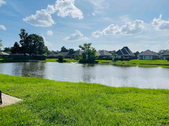14053 Stonegate Dr, Baton Rouge, LA 70816