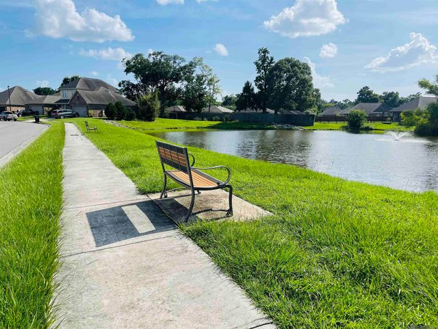 14053 Stonegate Dr, Baton Rouge, LA 70816