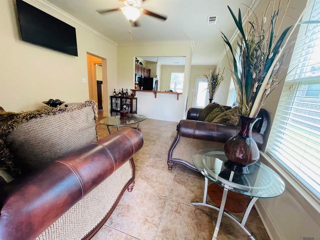 14053 Stonegate Dr, Baton Rouge, LA 70816