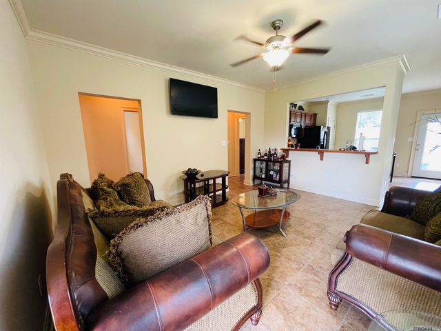 14053 Stonegate Dr, Baton Rouge, LA 70816