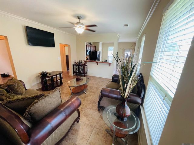 14053 Stonegate Dr, Baton Rouge, LA 70816