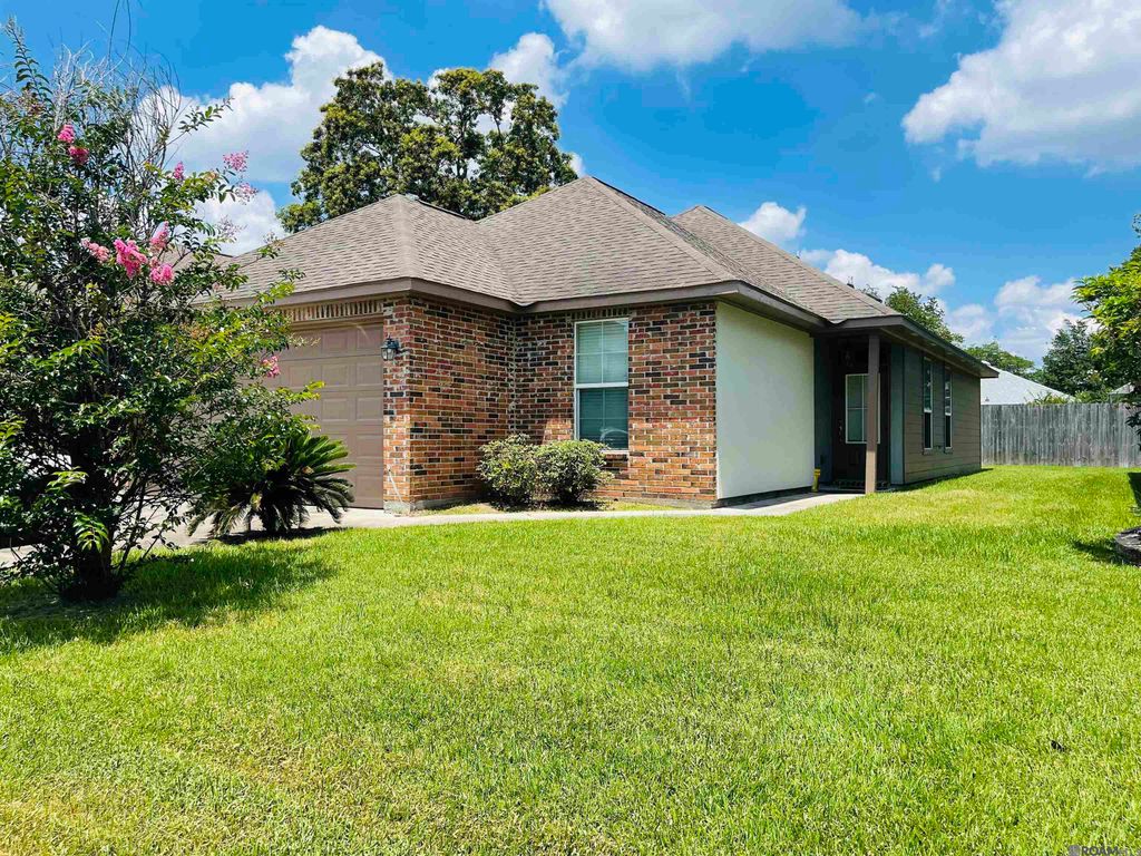 14053 Stonegate Dr, Baton Rouge, LA 70816