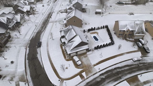 2102 Pradera Trail, Chesterton, IN 46304