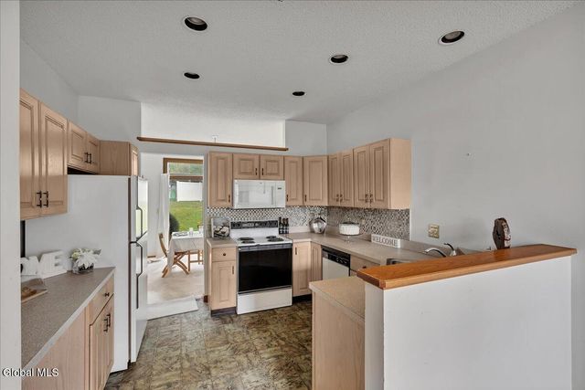 26 Malibu Hill, East Greenbush, NY 12144