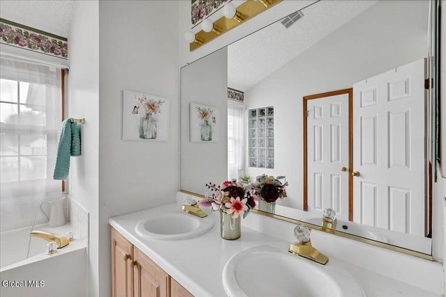 26 Malibu Hill, East Greenbush, NY 12144