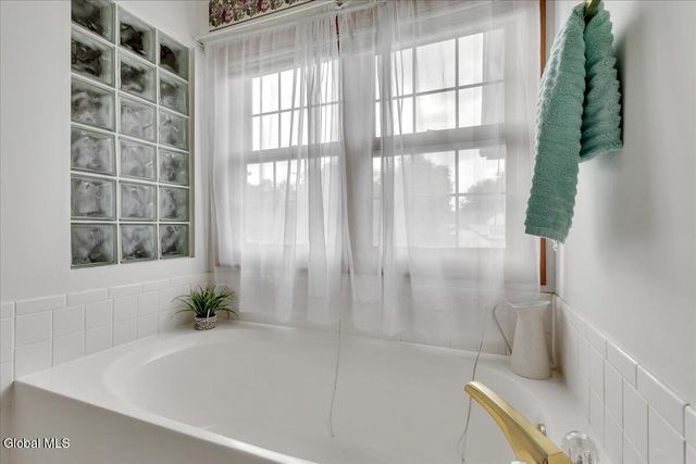 26 Malibu Hill, East Greenbush, NY 12144